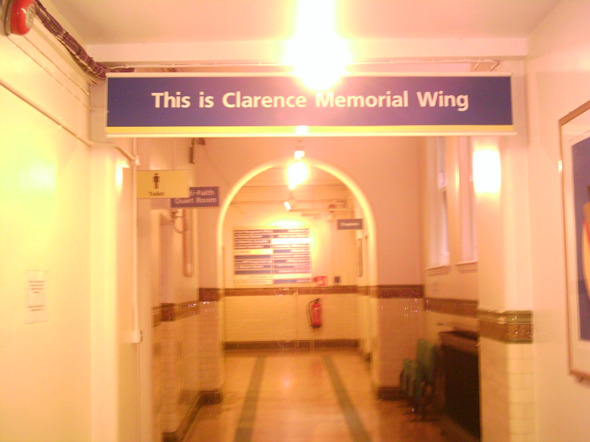 The Clarence Memorial Wing of St Mary's Hospital in London, where Alexander Fleming worked. — Gustavocarra, CC BY-SA 3.0 (Wikimedia Commons)
