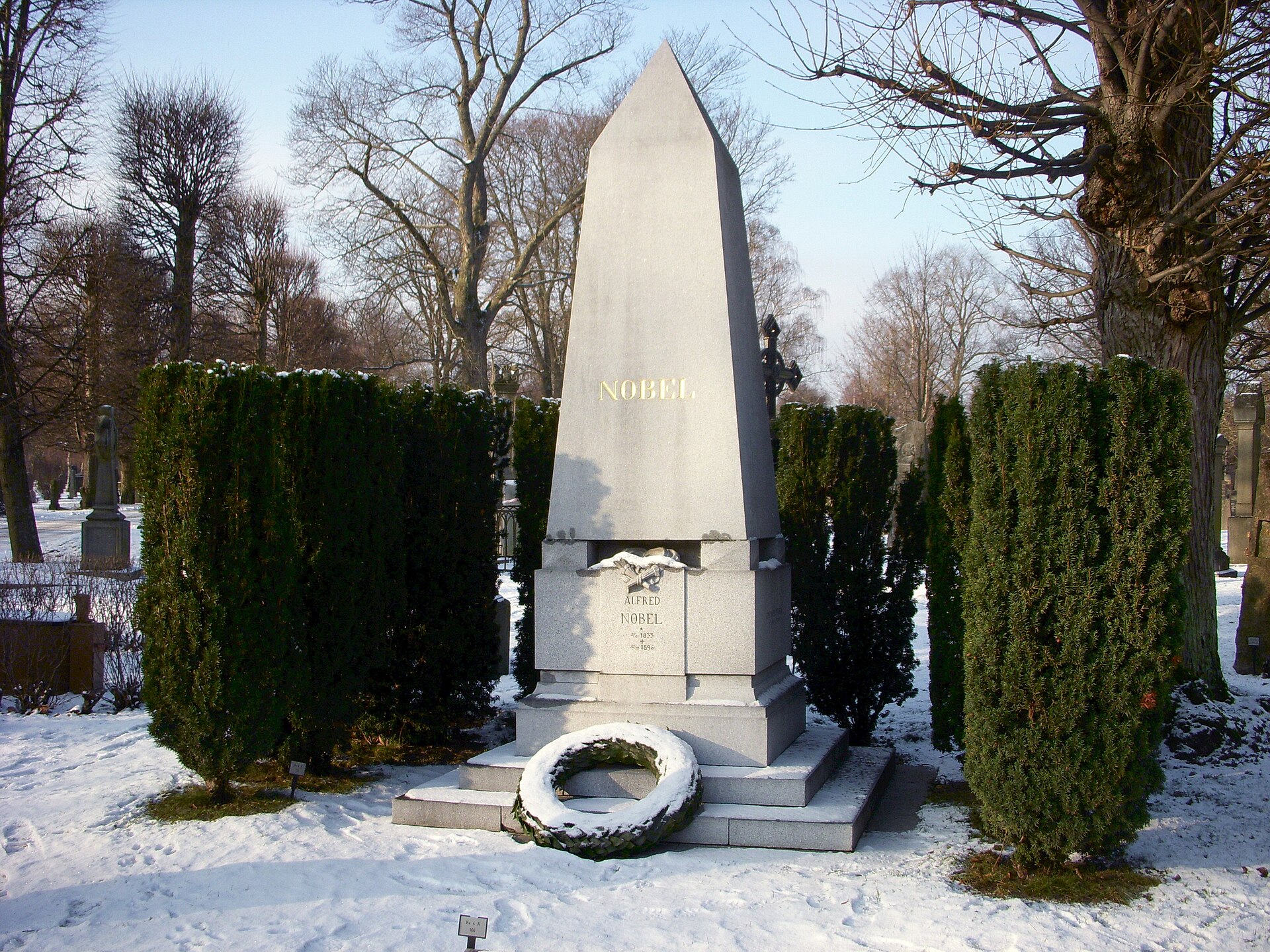 The grave of Alfred Nobel at Norra begravningsplatsen in Solna, Sweden. — Holger.Ellgaard, CC BY-SA 3.0 (Wikimedia Commons)
