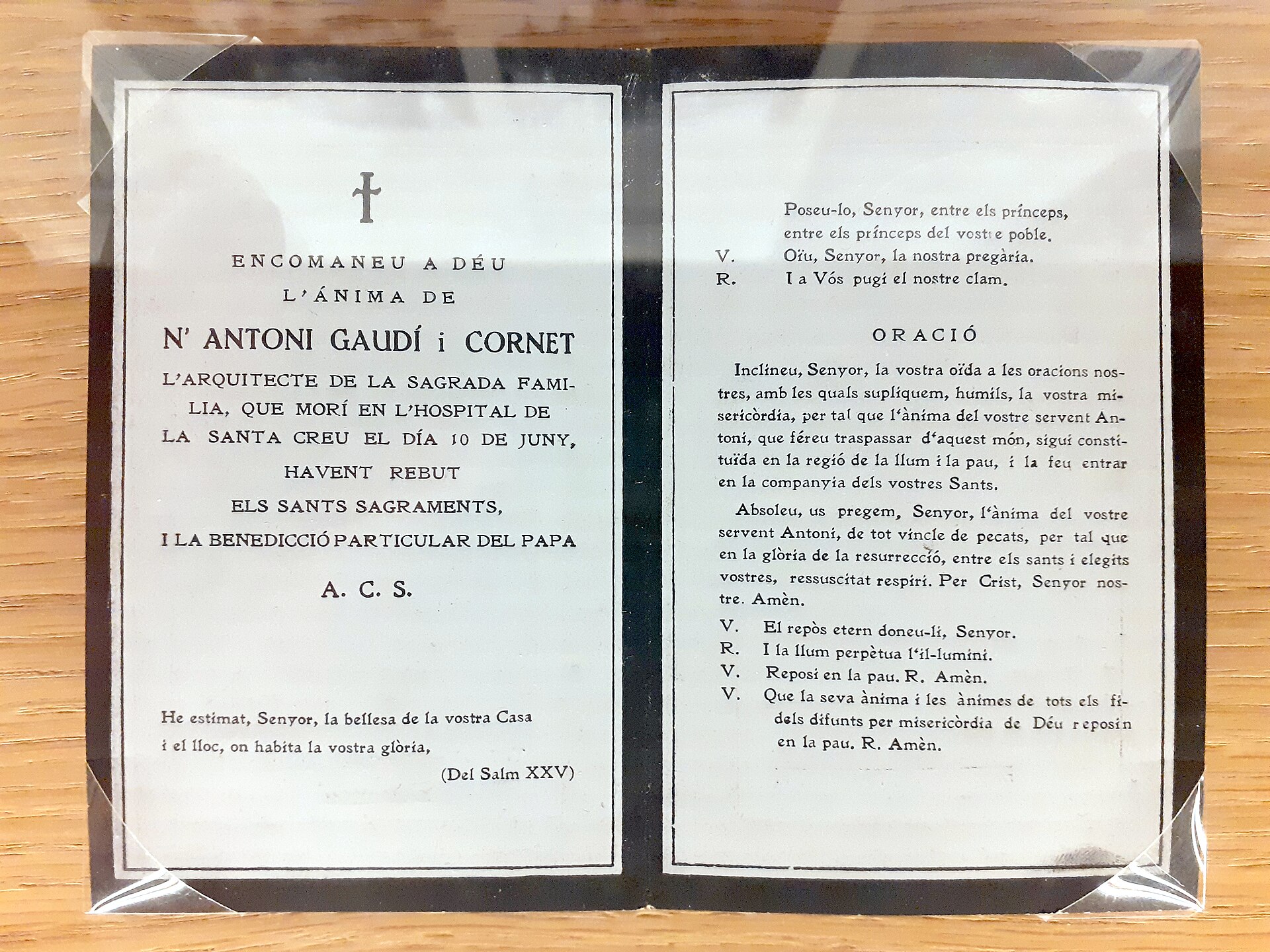 Antoni Gaudí's obituary notice, displayed in the Sagrada Família Museum. — Jordi Gili, CC BY 4.0 (Wikimedia Commons)