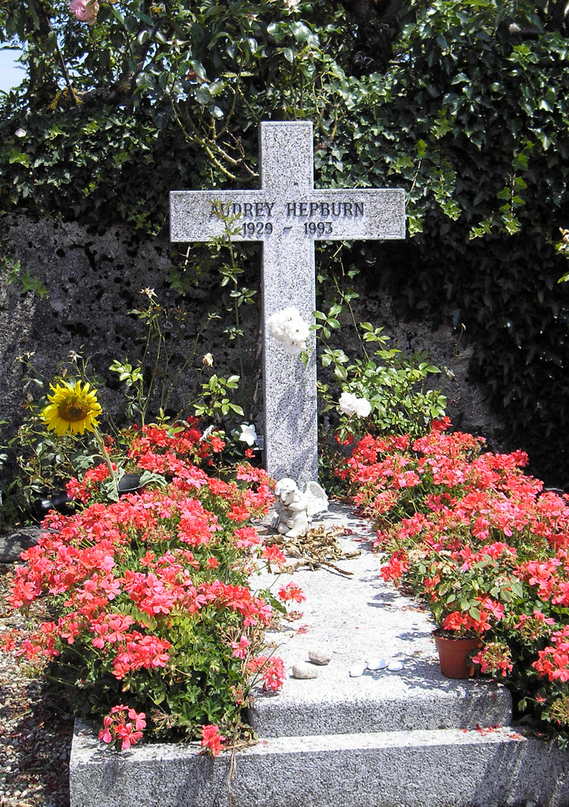 The grave of Audrey Hepburn in Tolochenaz, Switzerland. — Alexandra Spürk ( Alexi ), CC BY 3.0 (Wikimedia Commons)