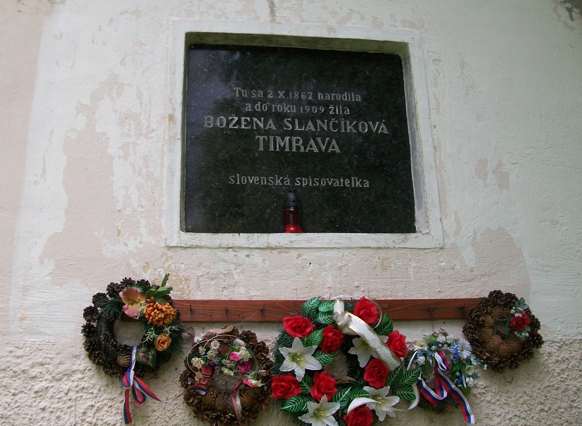 A memorial plaque to Božena Slančíková-Timrava in Polichno. — Ladislav Luppa, CC BY-SA 3.0 (Wikimedia Commons)