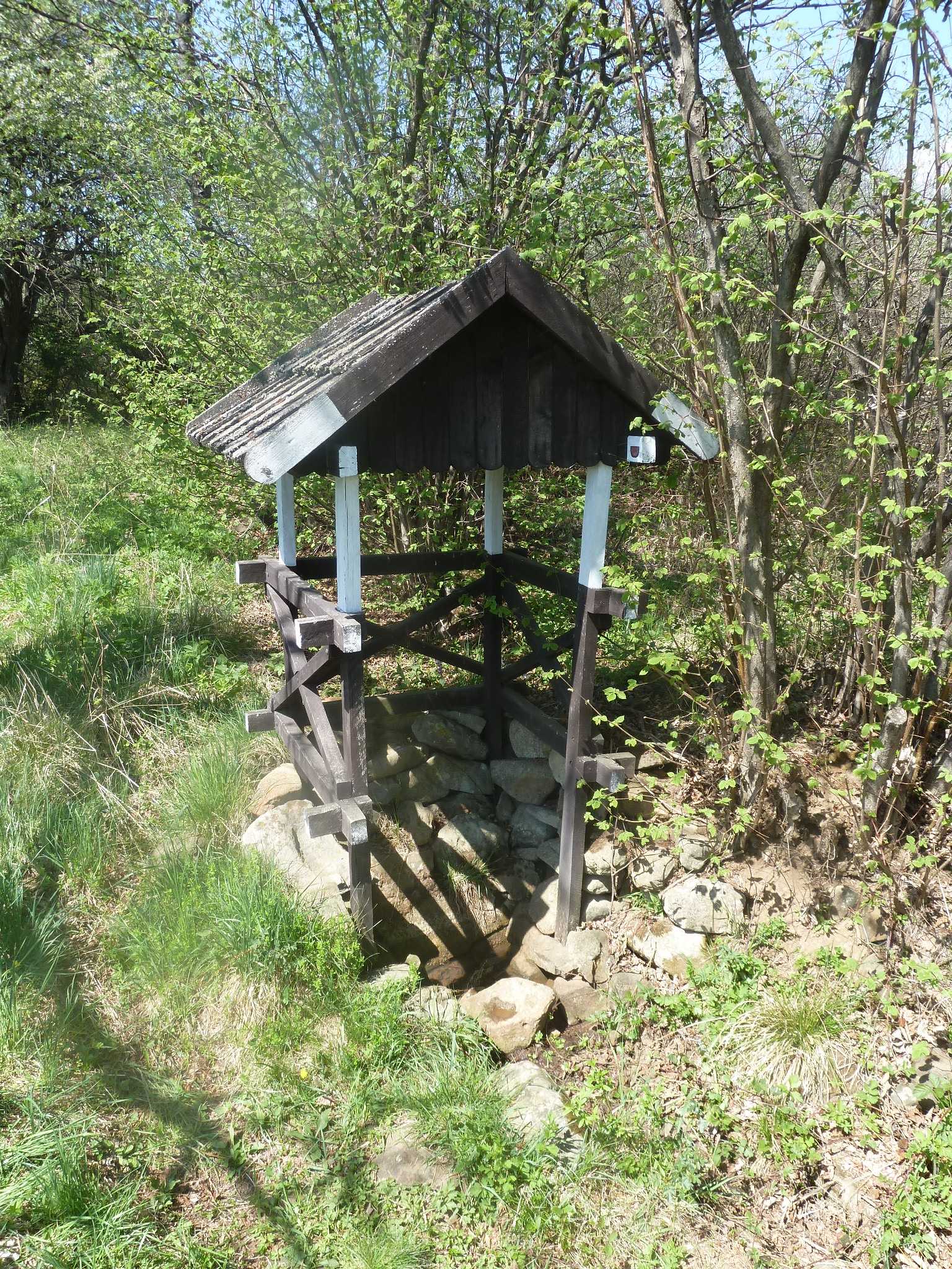 Timrava's well in Polichno. — Peko, CC BY-SA 3.0 (Wikimedia Commons)