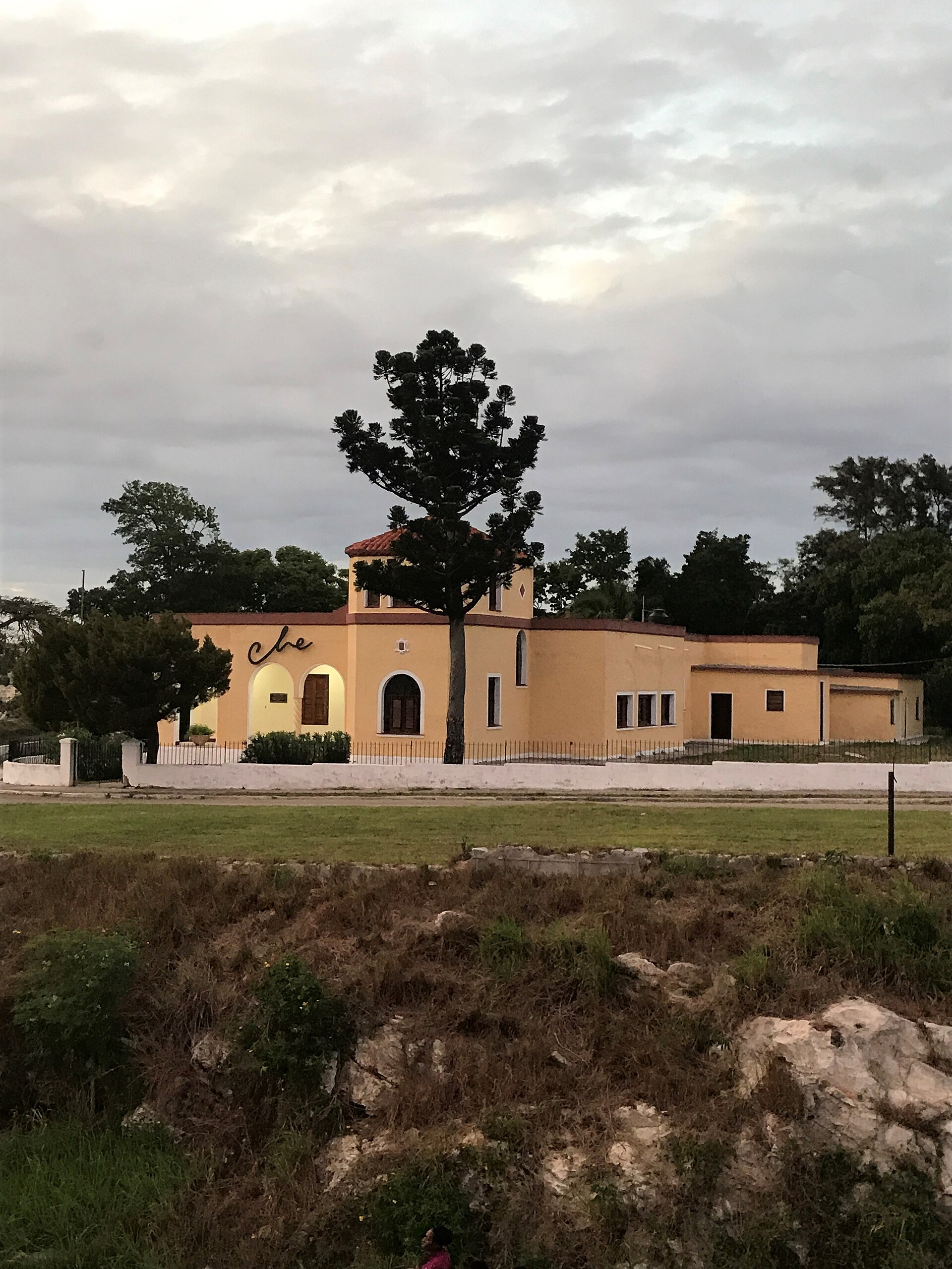 The house in Havana where Che Guevara lived. — Elserbio00, CC BY-SA 4.0 (Wikimedia Commons)
