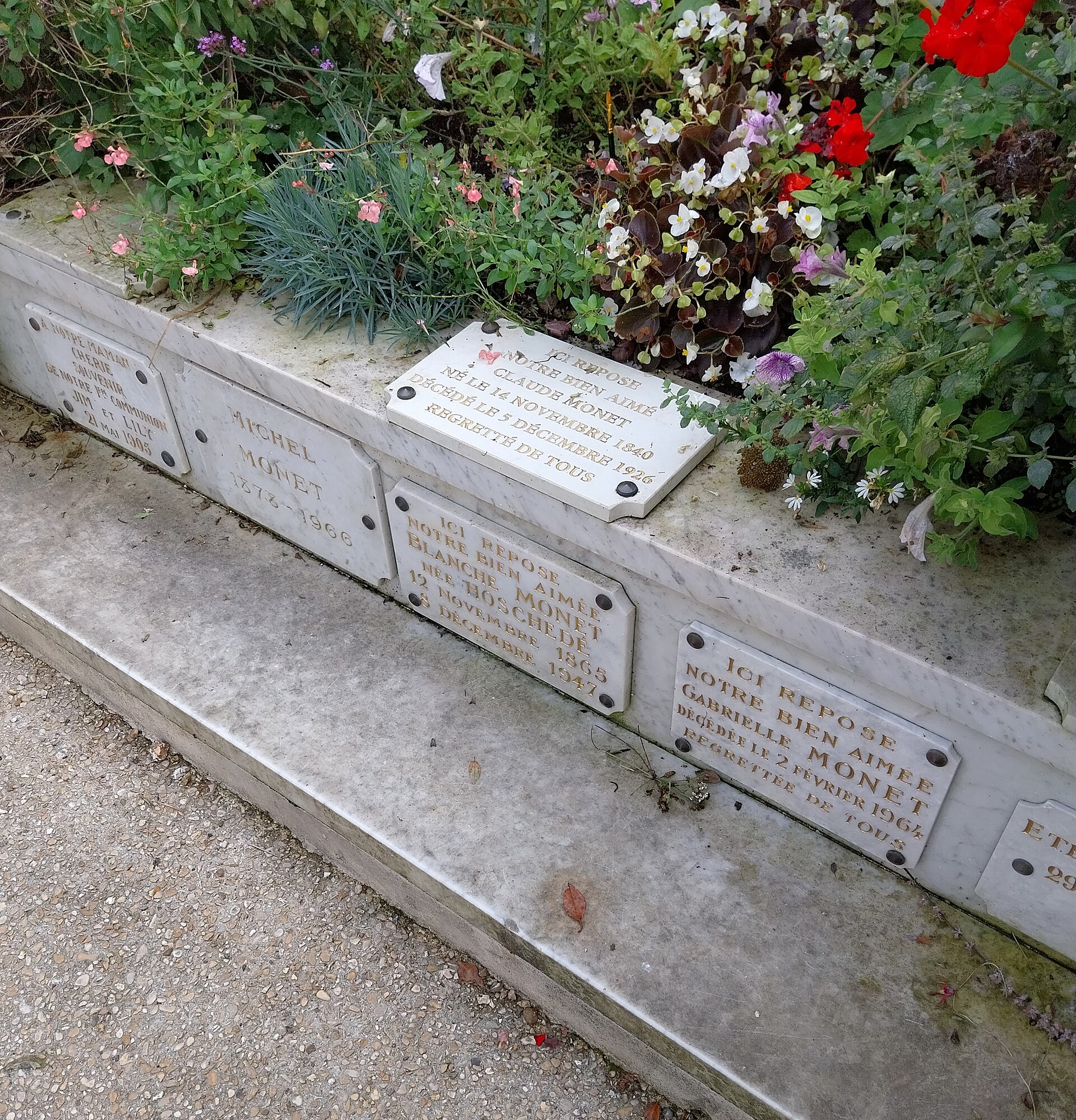 The family tomb of Claude Monet at Giverny. — Francesco Falconetti, CC BY-SA 4.0 (Wikimedia Commons)