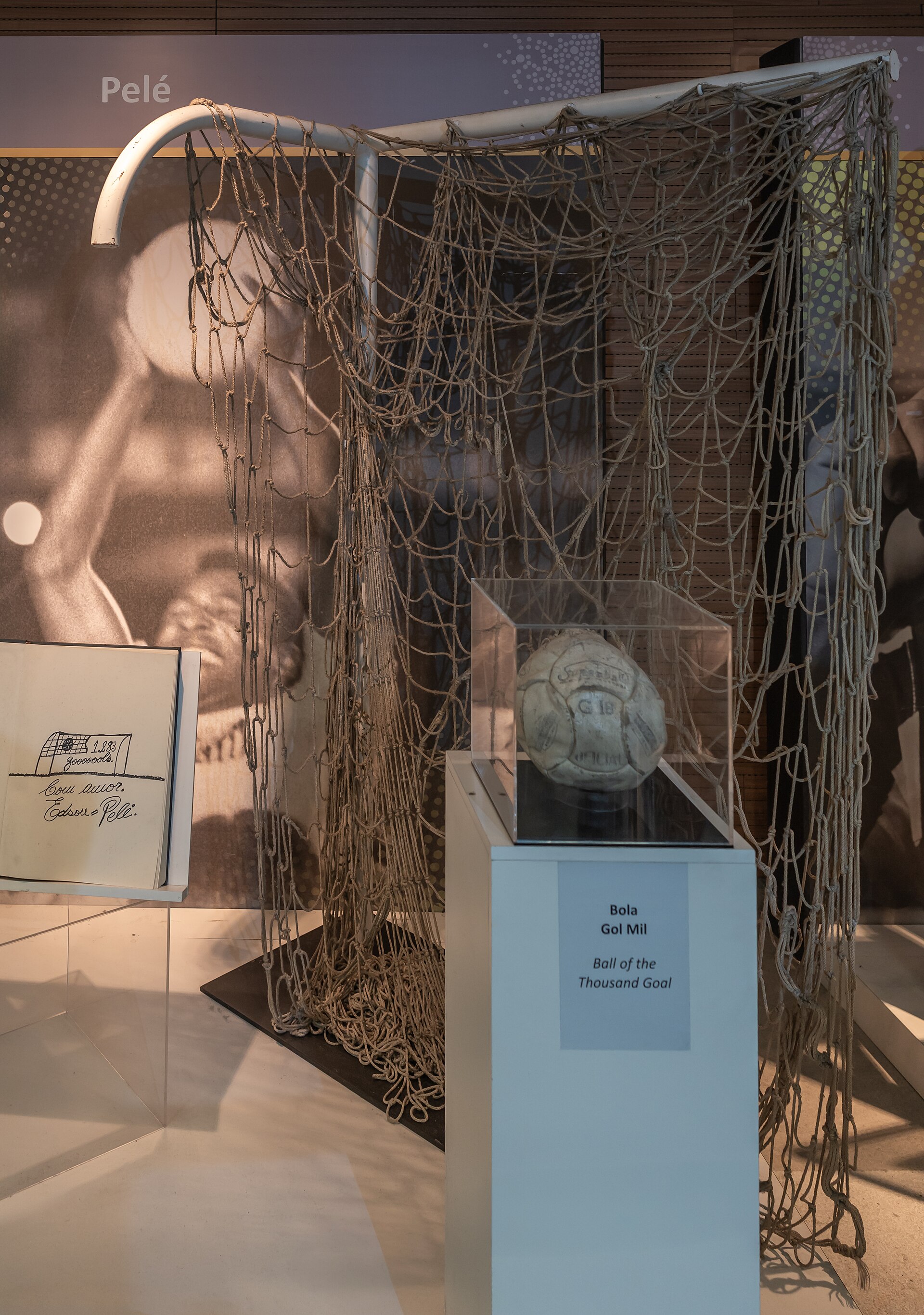 The net and ball from Pelé's thousandth goal. — Rjcastillo, CC BY 4.0 (Wikimedia Commons)
