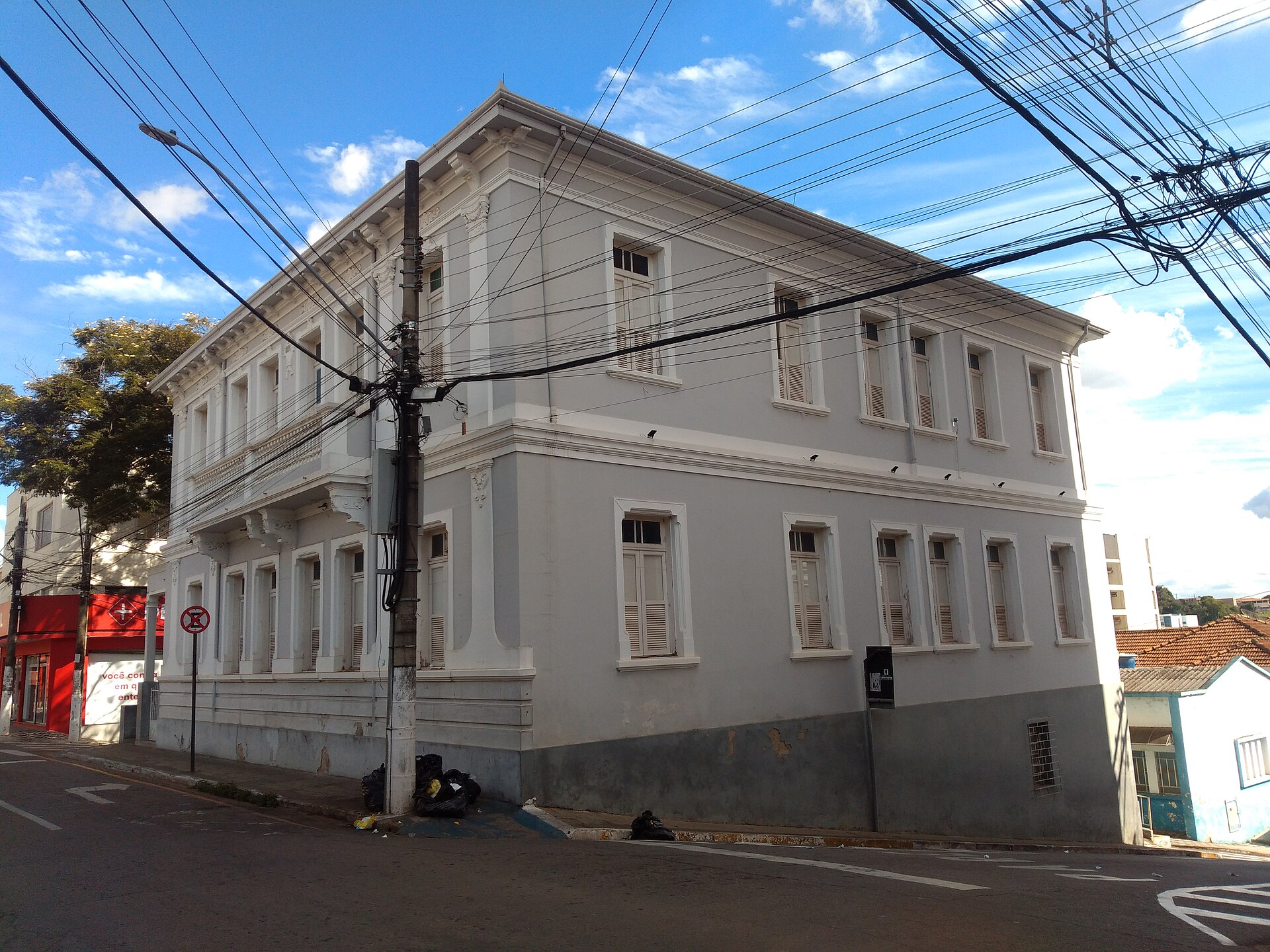 The Terra do Rei museum honouring Pelé in Três Corações, his birthplace. — Diegobiavati, CC BY-SA 4.0 (Wikimedia Commons)