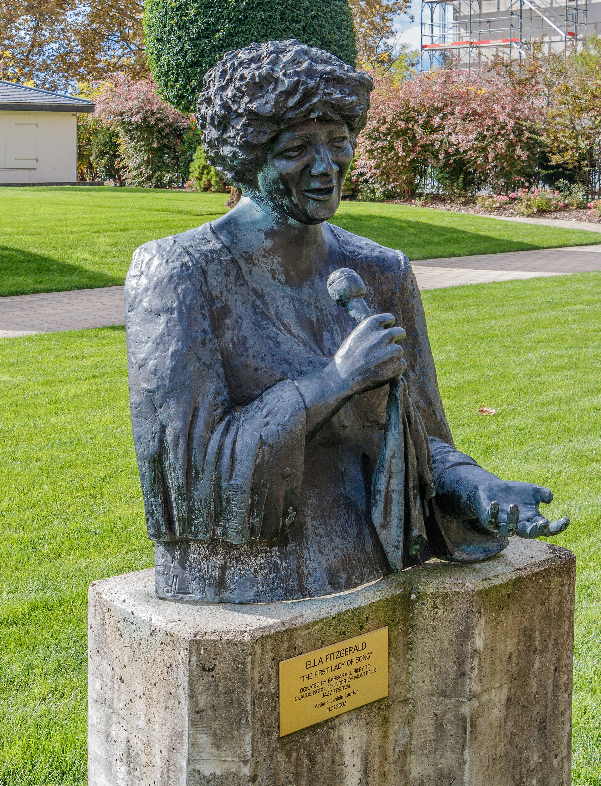 Statue of Ella Fitzgerald in the gardens of the Montreux Palace, Switzerland. — Llez, CC BY-SA 3.0 (Wikimedia Commons)