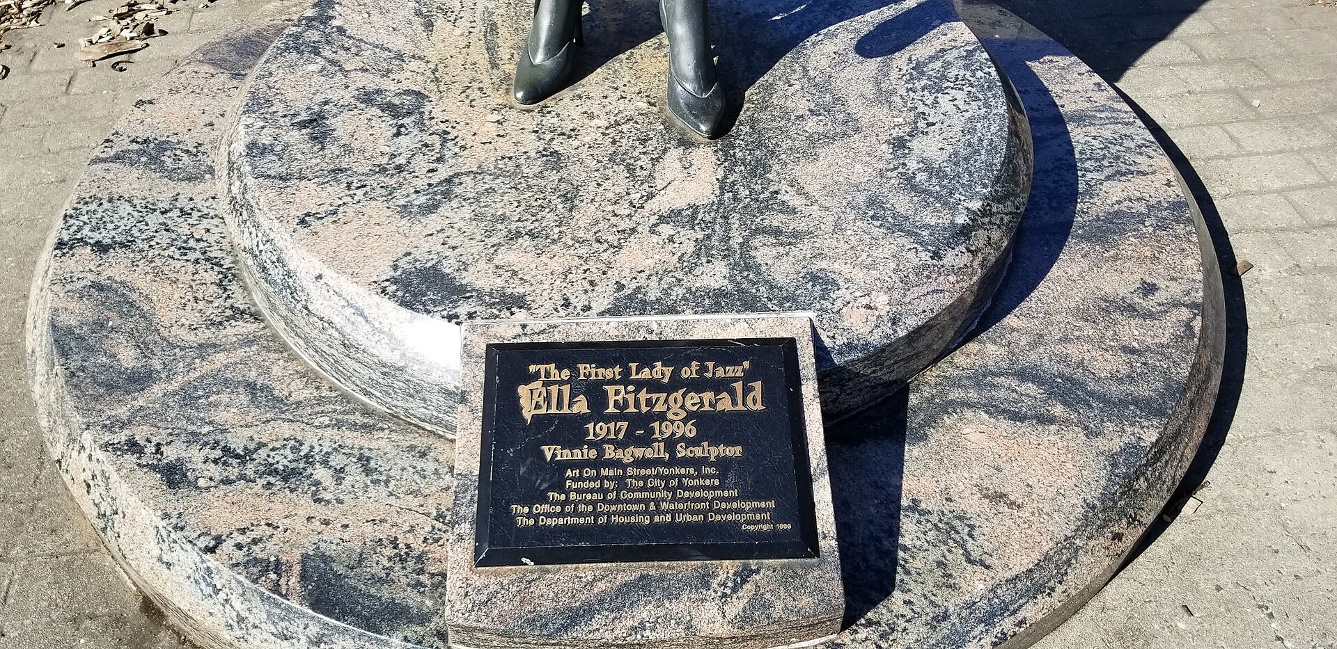 Memorial plaque of the Ella Fitzgerald statue outside the Yonkers train station in New York. — Ilovepiday, CC BY-SA 4.0 (Wikimedia Commons)
