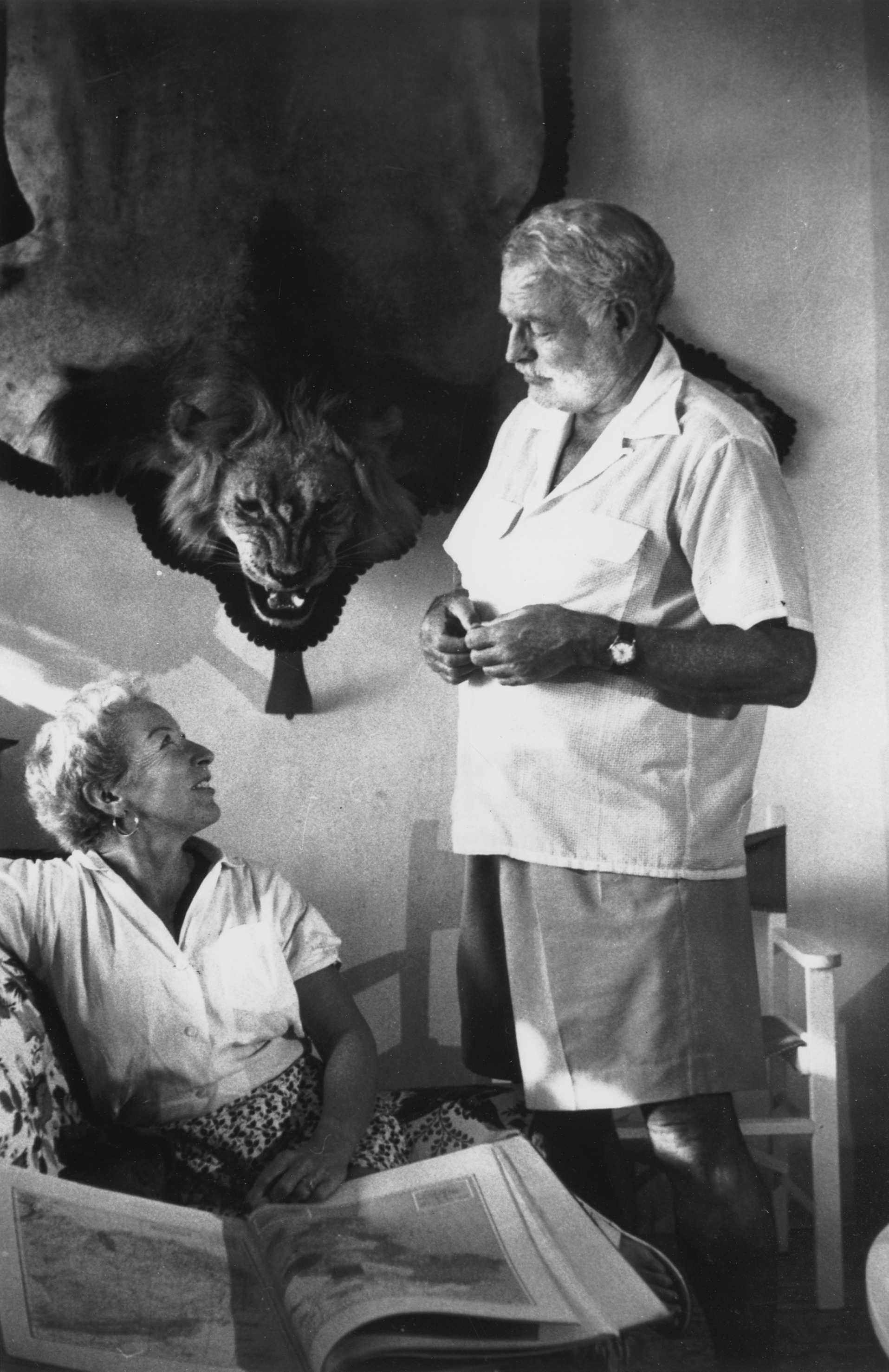 Ernest Hemingway with his wife Mary at the Finca Vigía in Cuba.