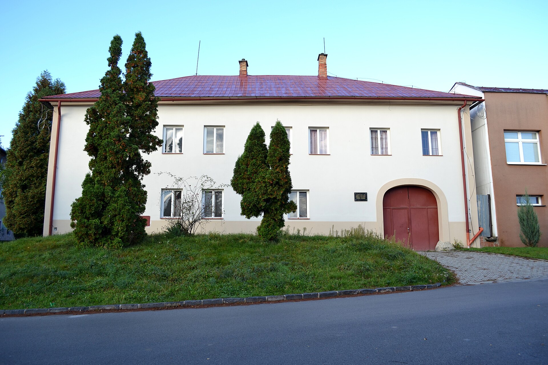 The house at Sládkovičova Street 11 in Krupina, where Eugen Suchoň lived from 1913 to 1915. — Ladislav Luppa, CC BY-SA 4.0 (Wikimedia Commons)