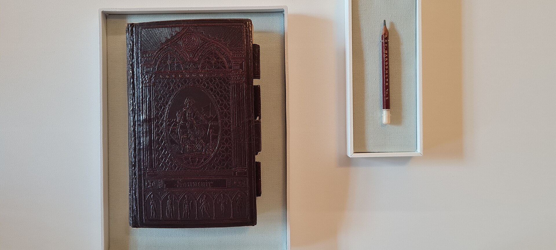 Frédéric Chopin's pocket diary for 1849 and his pencil, kept at the Fryderyk Chopin Museum in Warsaw. — Derbrauni, CC BY 4.0 (Wikimedia Commons)