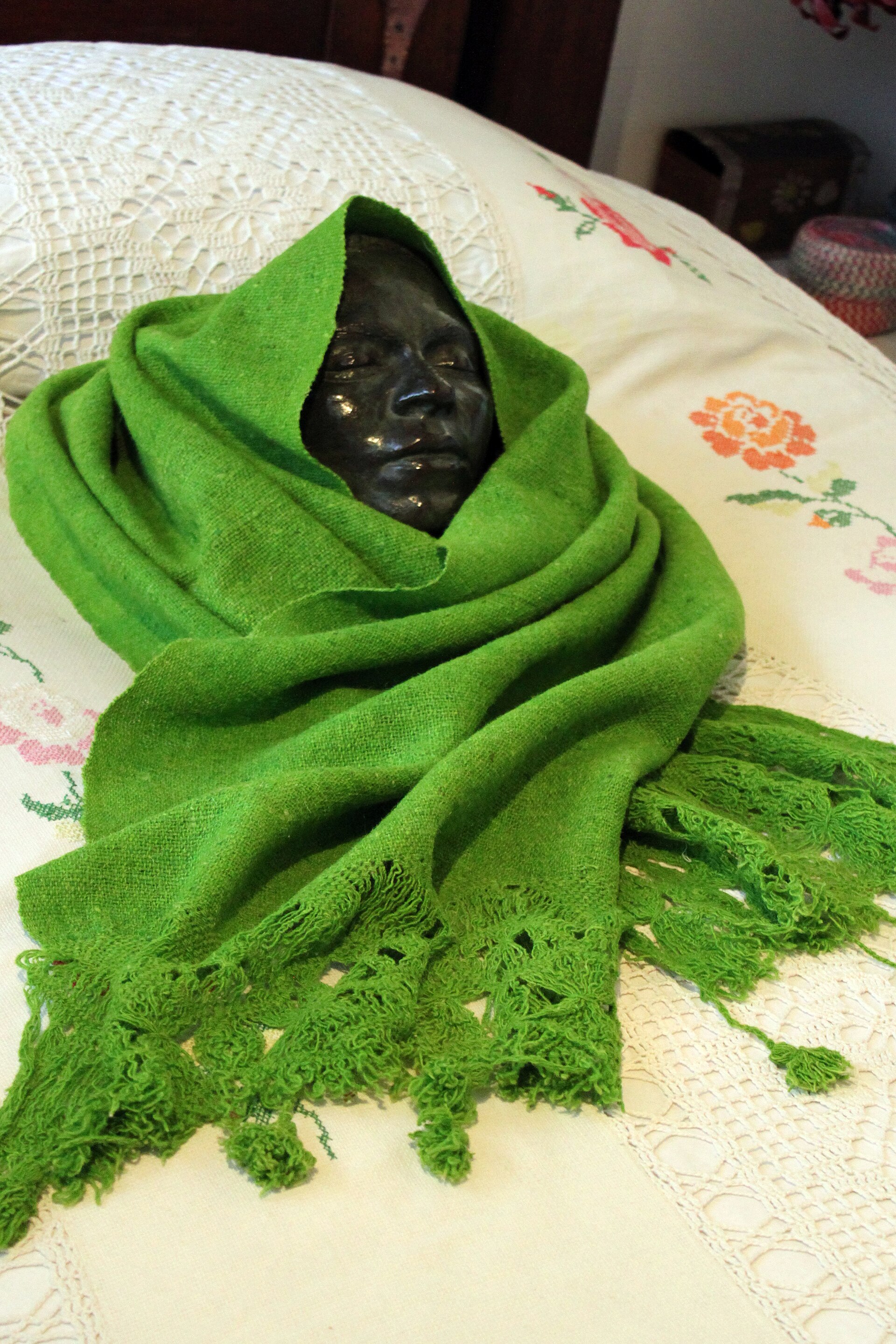 The death mask of Frida Kahlo, displayed at the Frida Kahlo Museum in Mexico City. — Anagoria, CC BY 3.0 (Wikimedia Commons)
