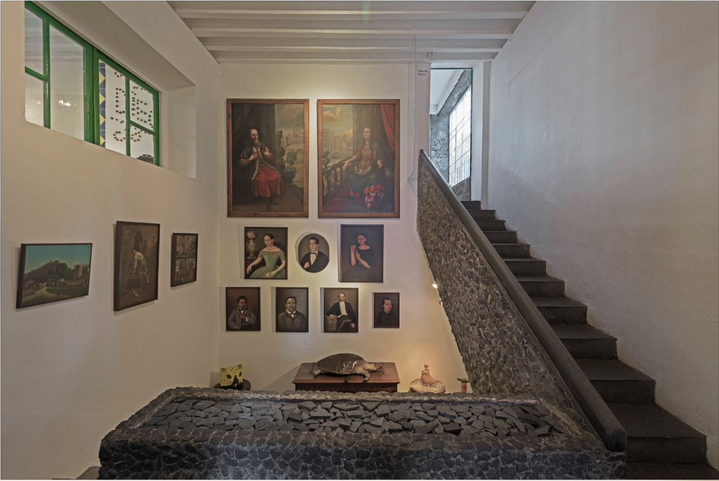 A view of the dining room and studio inside La Casa Azul, Frida Kahlo's home in Coyoacán. — Leonardo Daniel Pérez Bautista - Cortesía del Museo Frida Kahlo. https://museofridakahlo.org.mx/, CC BY-SA 4.0 (Wikimedia Commons)