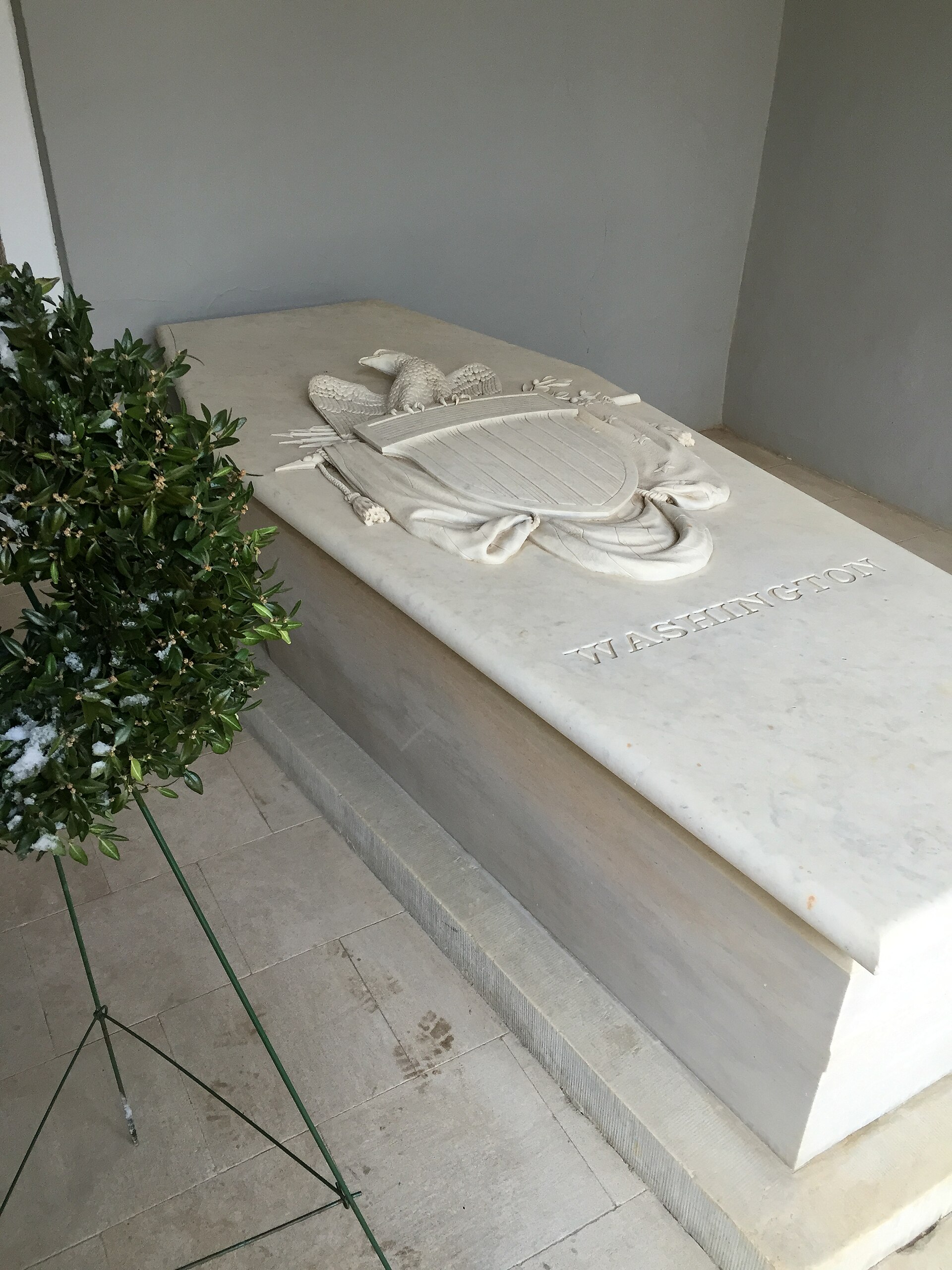 The tomb of George Washington at Mount Vernon. — Laura A. Macaluso, Ph.D., CC BY-SA 4.0 (Wikimedia Commons)