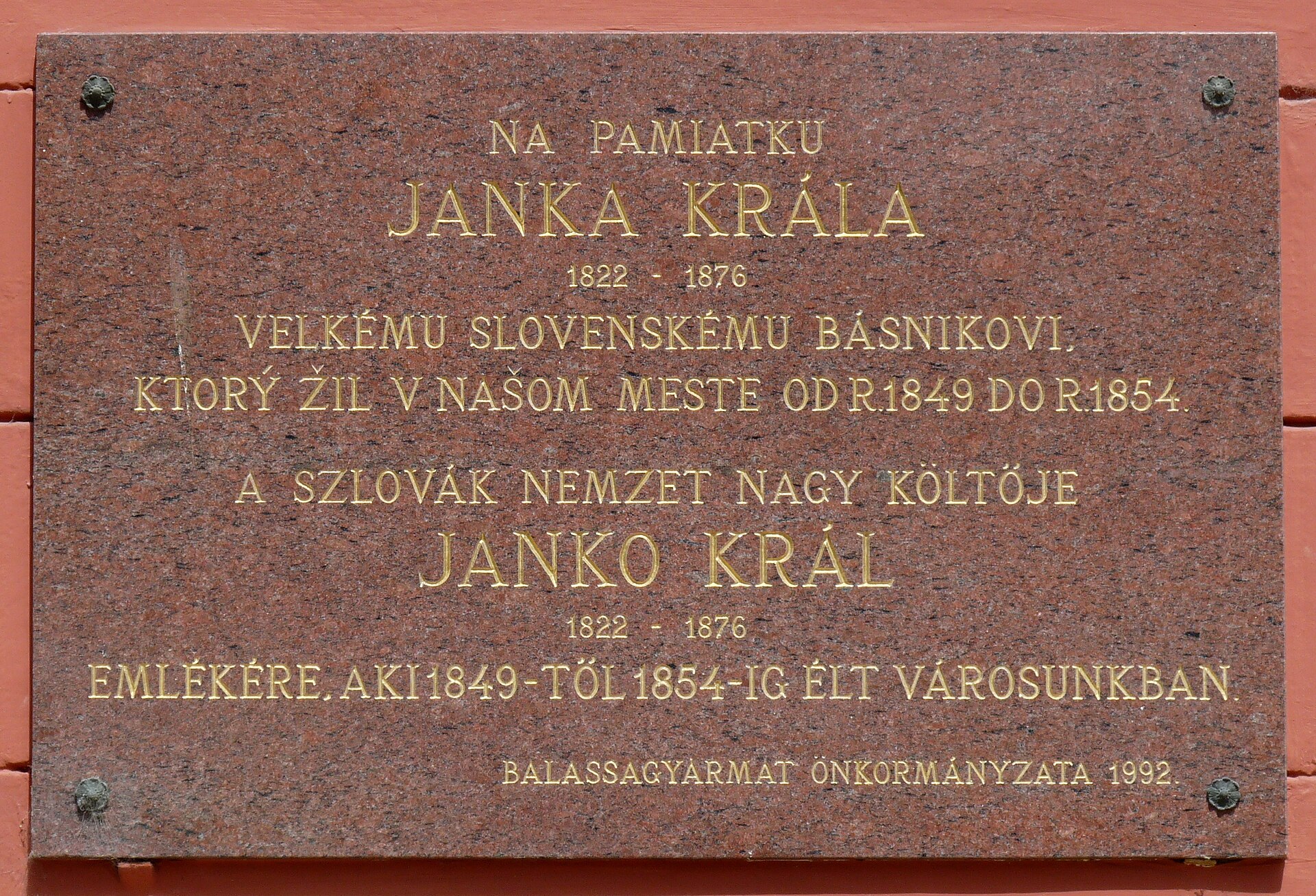 A commemorative plaque to the poet Janko Kráľ in Balassagyarmat, where he lived between 1849 and 1854. — Fekist, CC BY-SA 4.0 (Wikimedia Commons)