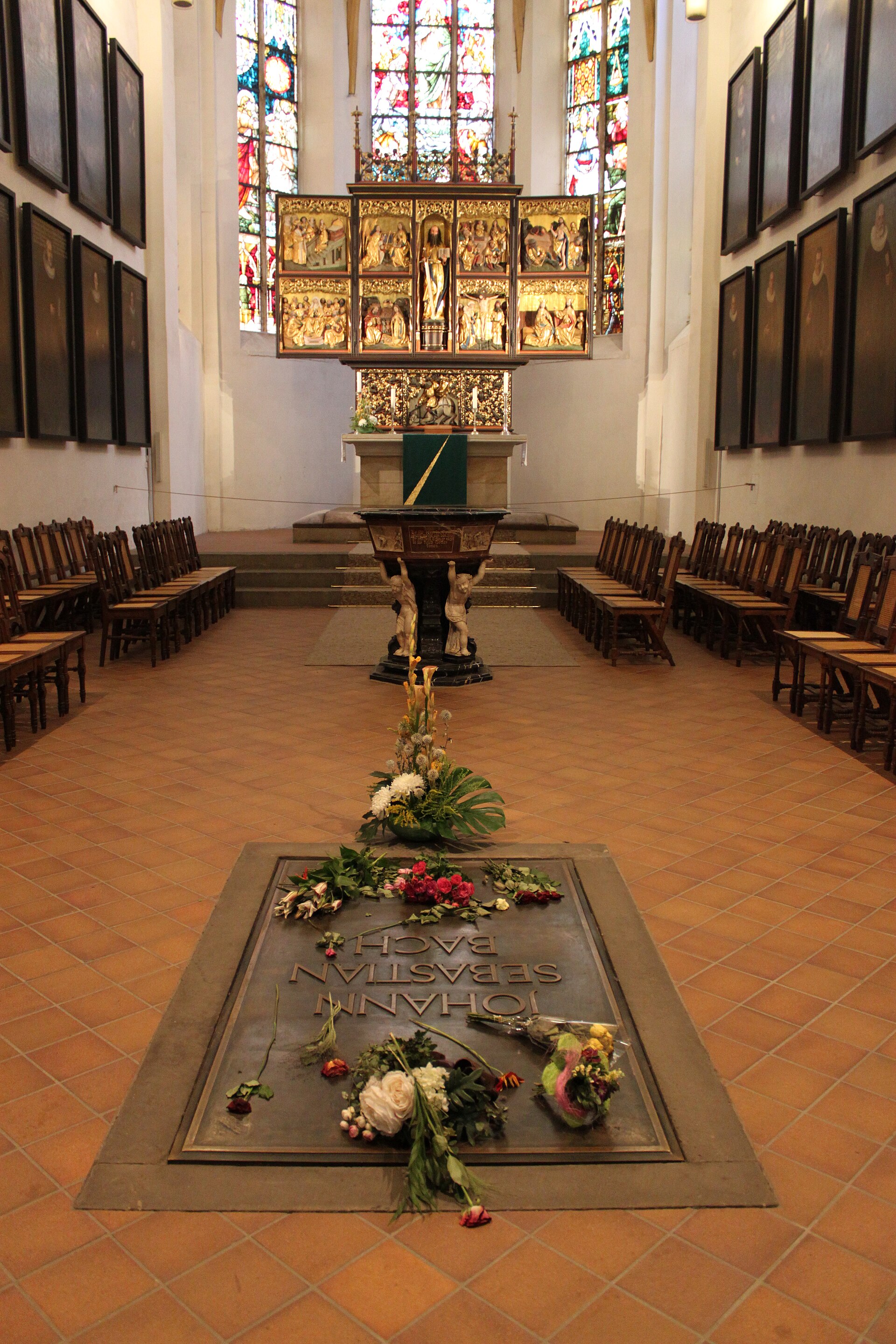 The grave of Johann Sebastian Bach before the altar of St. Thomas Church in Leipzig. — DerHHO, CC BY-SA 3.0 (Wikimedia Commons)