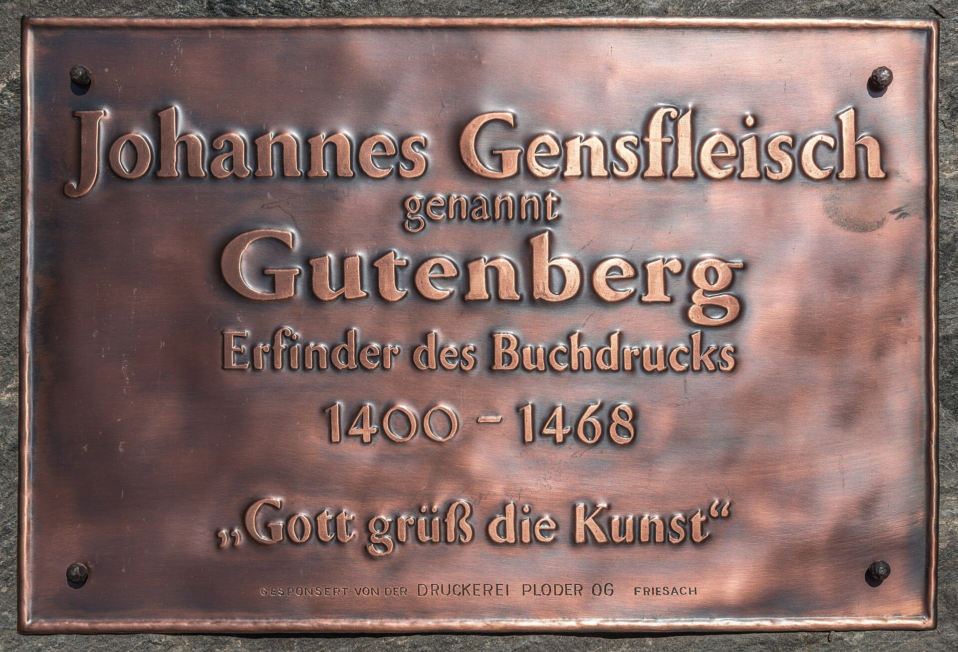 A memorial plaque honouring Johannes Gutenberg at the Dichtersteinhain grove in Weitensfeld, Austria. — Johann Jaritz, CC BY-SA 4.0 (Wikimedia Commons)