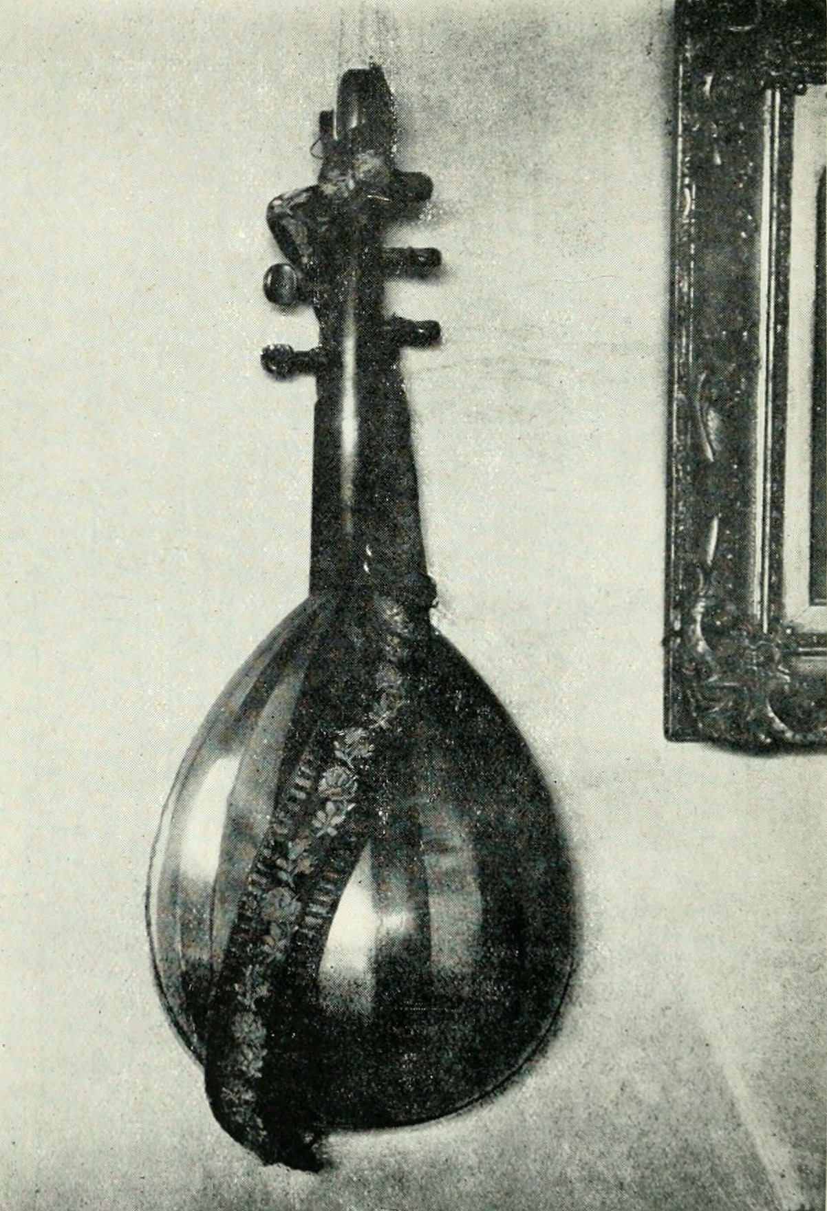A Milanese mandolin owned by Ludwig van Beethoven, said to have hung beside the piano in his home.