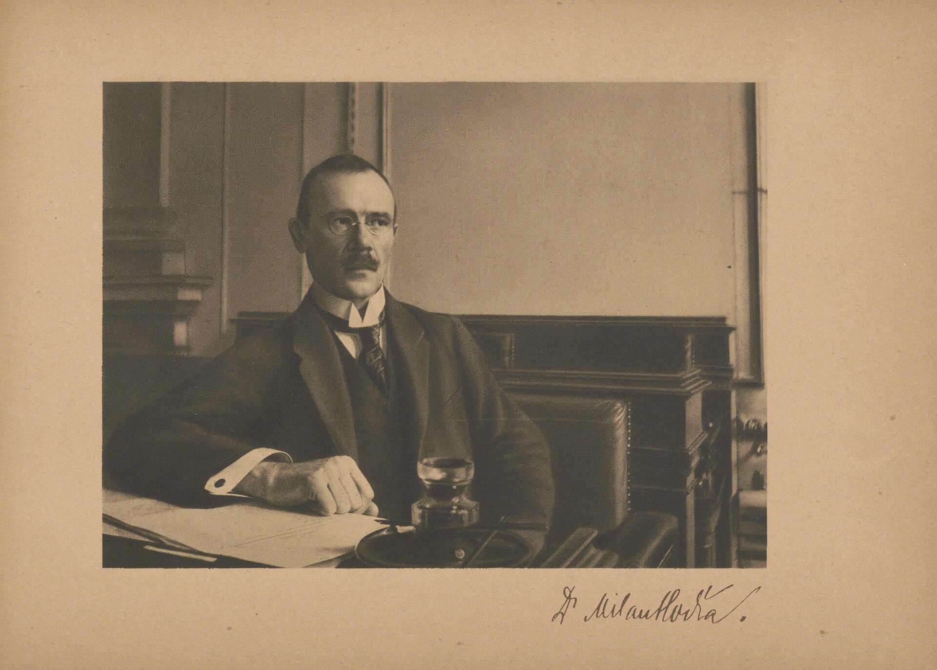 A 1919 portrait of Milan Hodža from the publication České album.