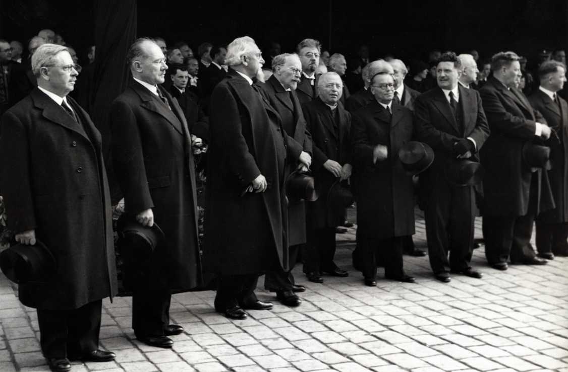 Representatives of the Czechoslovak state, including Prime Minister Milan Hodža, at the funeral of T. G. Masaryk in 1937.