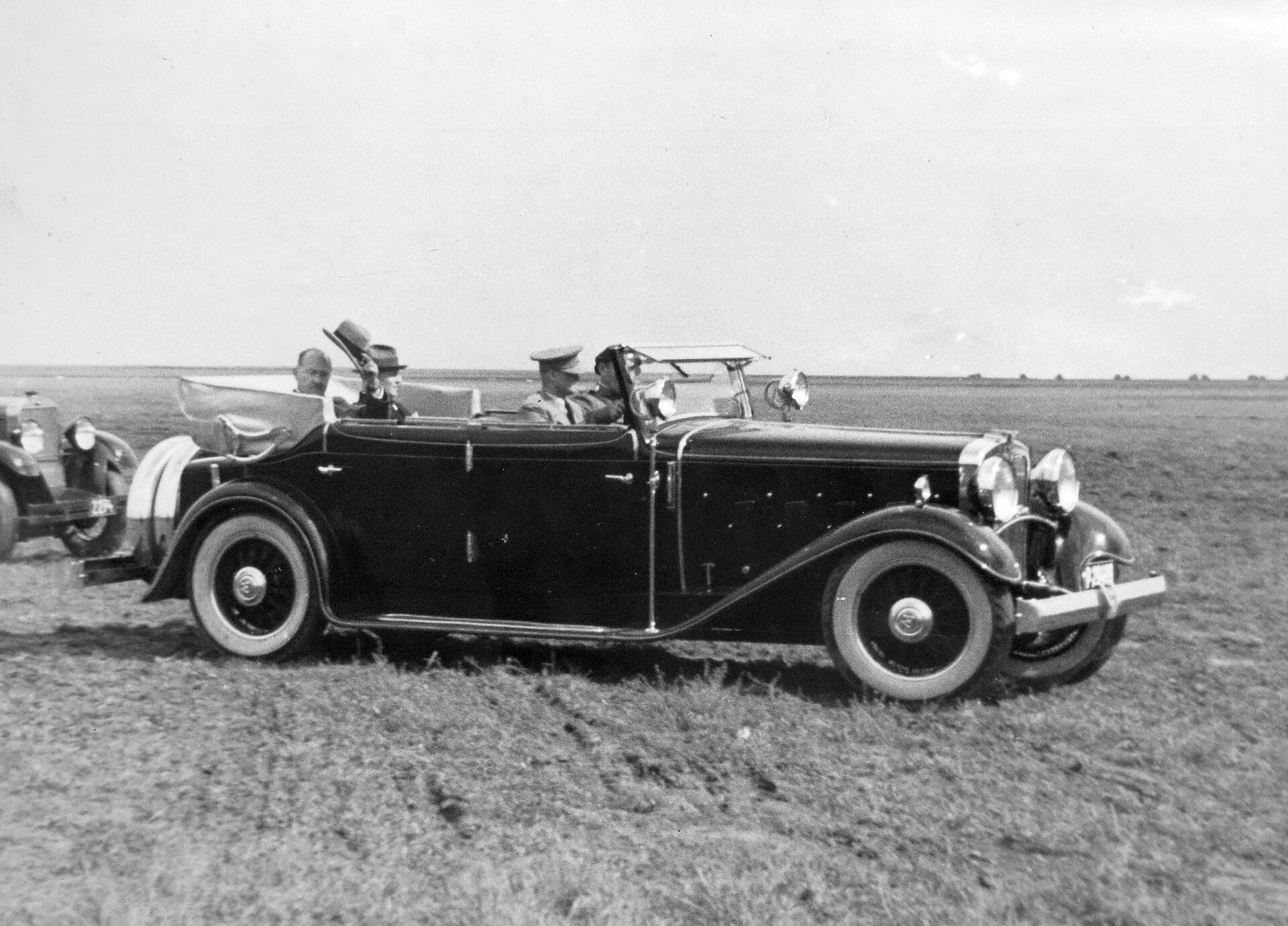 Prime Minister Milan Hodža with Minister Machník at the Army Aviation Day in 1936.