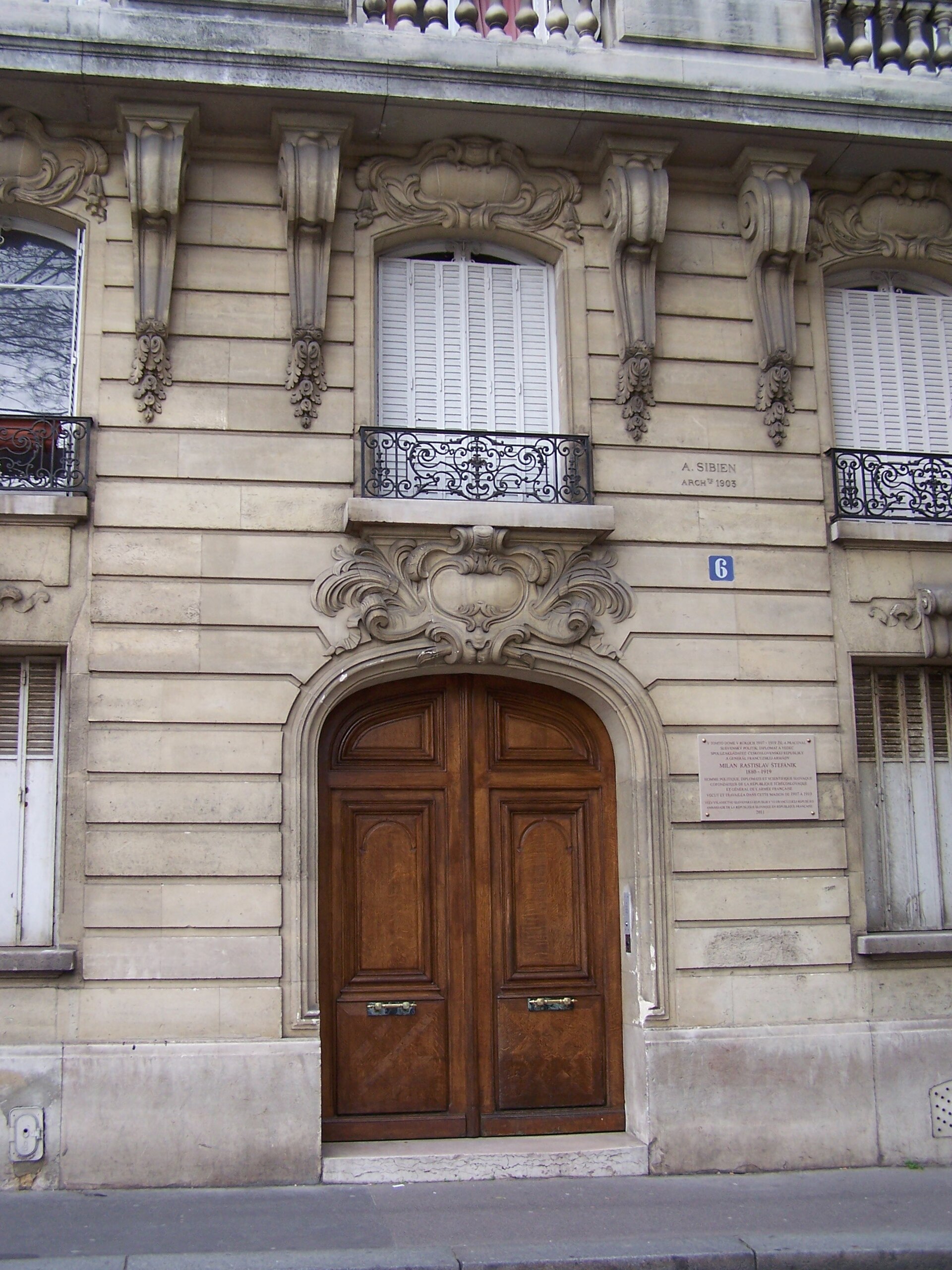 Entrance of the house at 6, rue Leclerc in Paris, where Milan Rastislav Štefánik lived from 1907 to 1919. — LPLT, CC BY-SA 3.0 (Wikimedia Commons)