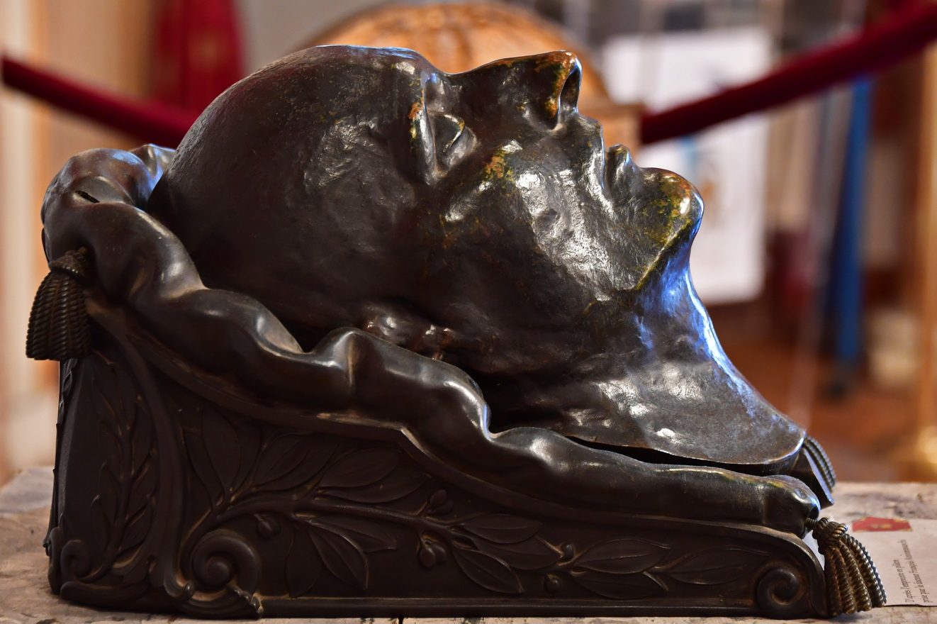 Napoleon's death mask, held in Ajaccio. — Ladislaus Hoffner, CC BY-SA 4.0 (Wikimedia Commons)