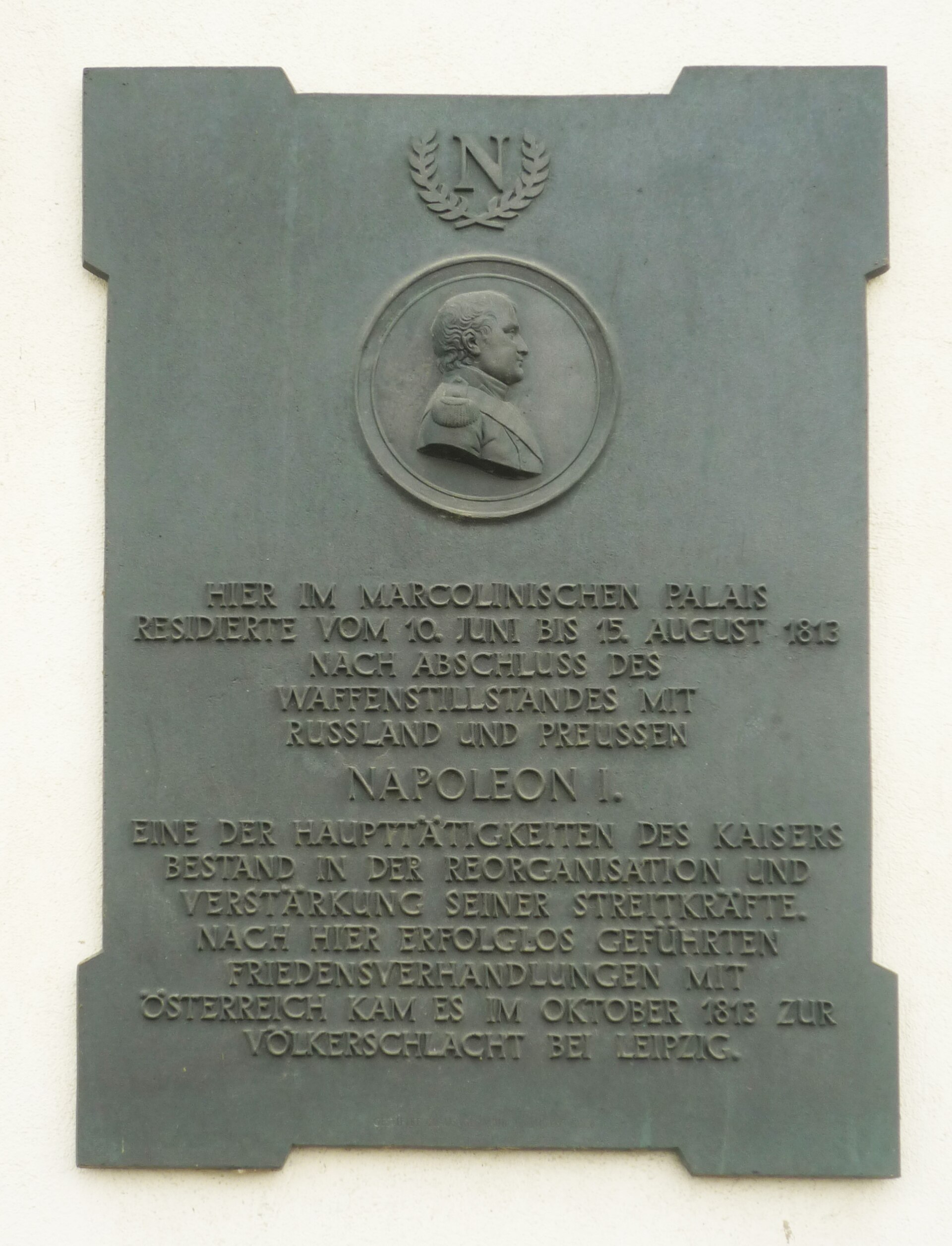 Plaque commemorating Napoleon at the Brühl-Marcolini Palace in Dresden. — SchiDD, CC BY-SA 4.0 (Wikimedia Commons)