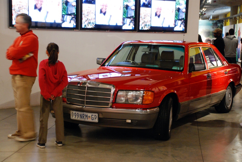 The Mercedes-Benz presented to Nelson Mandela after his release from prison, now on display at the Apartheid Museum in Johannesburg. — Happiraphael, CC BY-SA 4.0 (Wikimedia Commons)