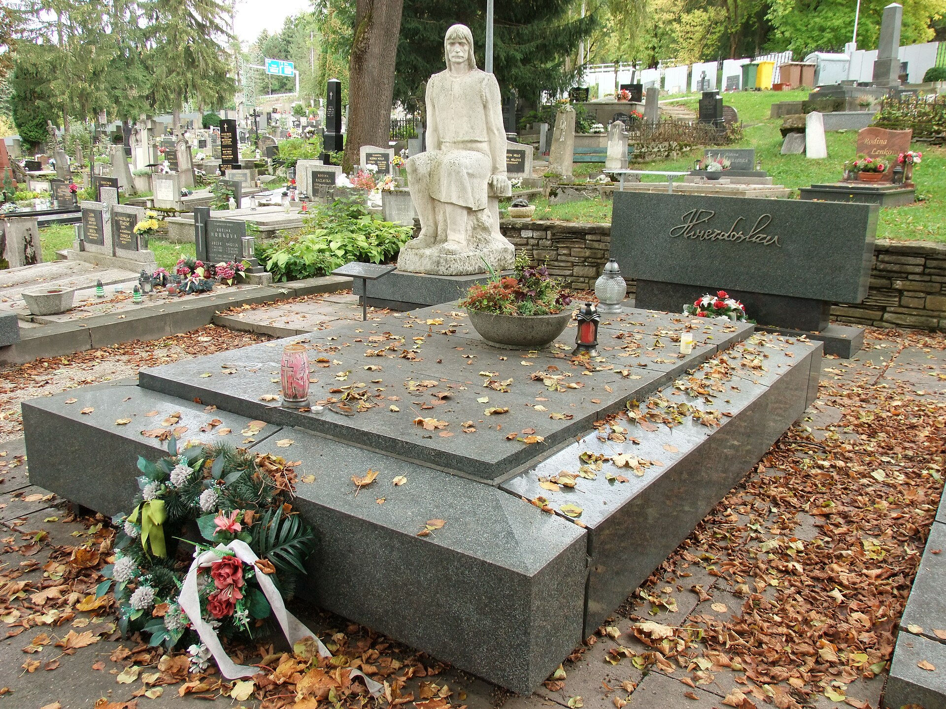 Grave of Pavol Országh Hviezdoslav at the historic cemetery in Dolný Kubín. — Oto Zapletal, CC BY-SA 4.0 (Wikimedia Commons)