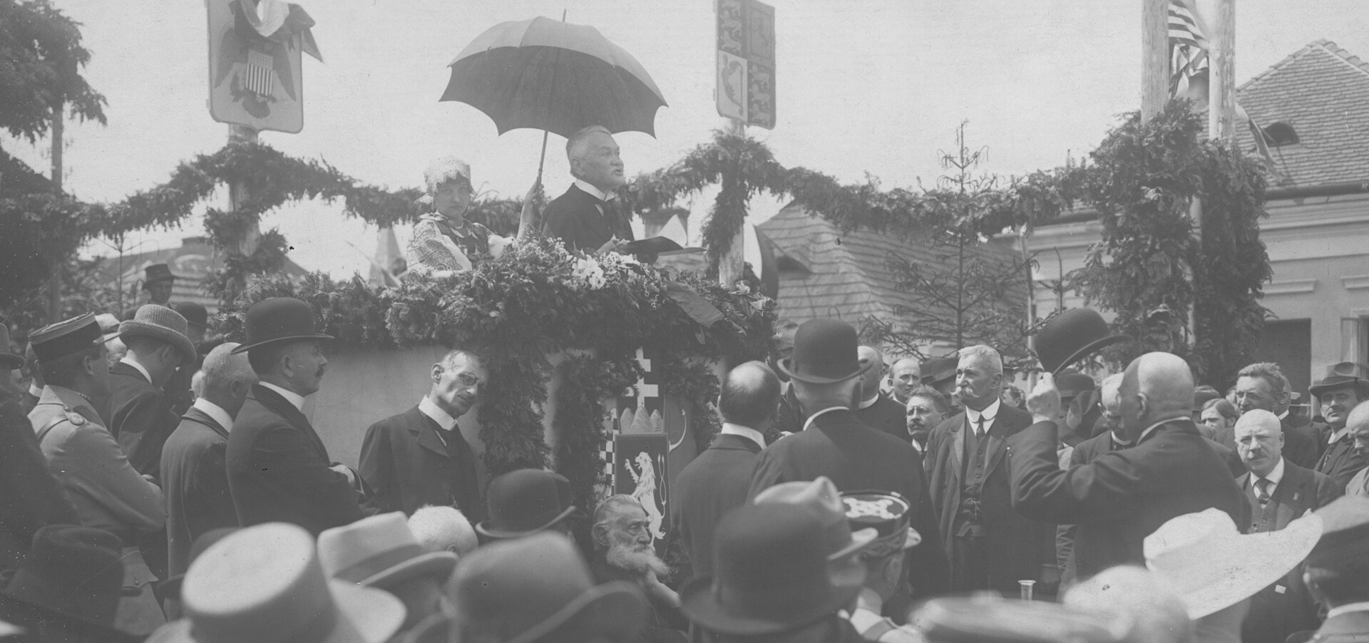 Hviezdoslav delivering a speech at the celebrations marking the revival of Matica slovenská. — Matica slovenská, CC BY-SA 4.0 (Wikimedia Commons)