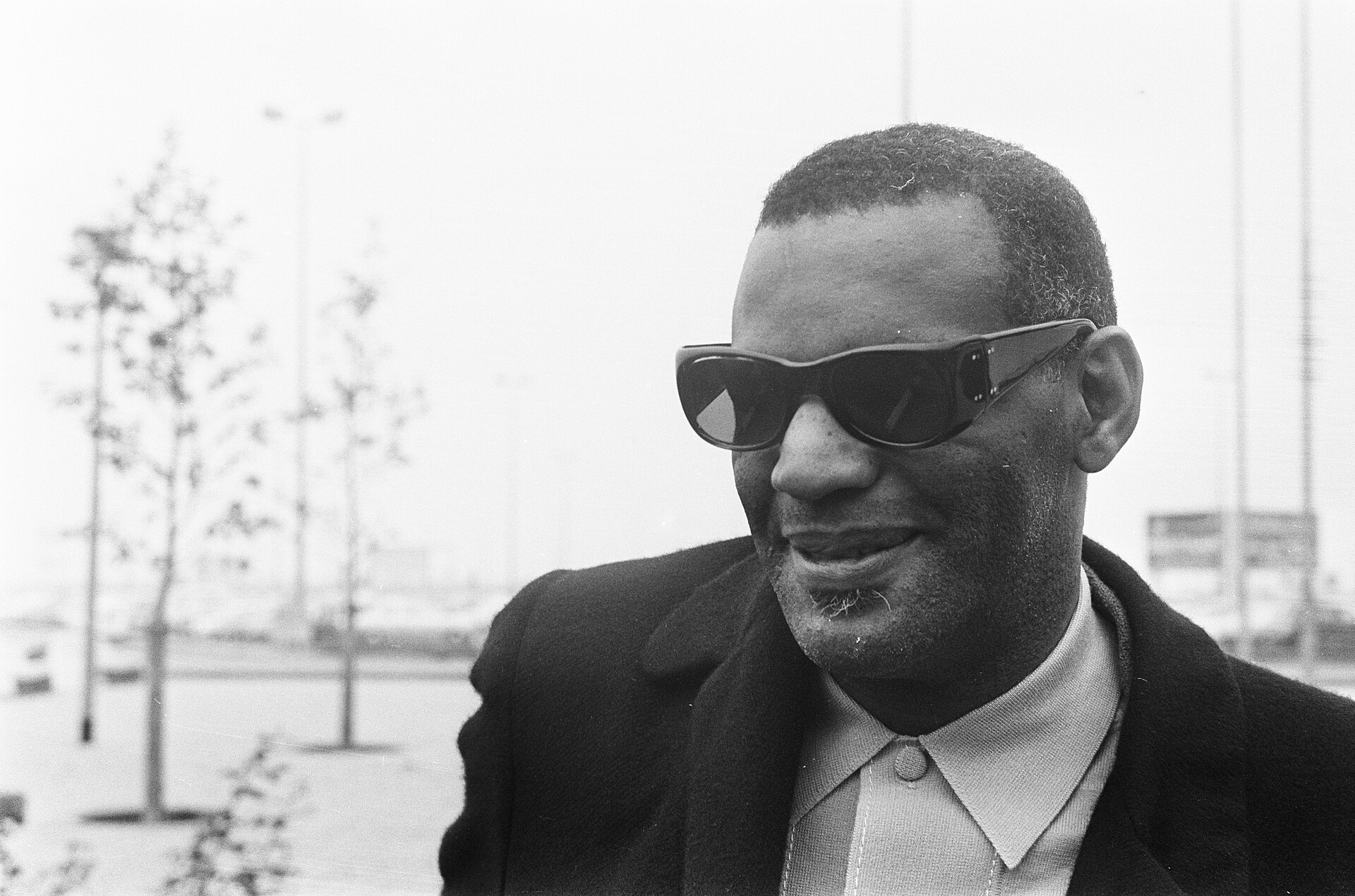 Ray Charles arriving at Schiphol Airport, October 1968.