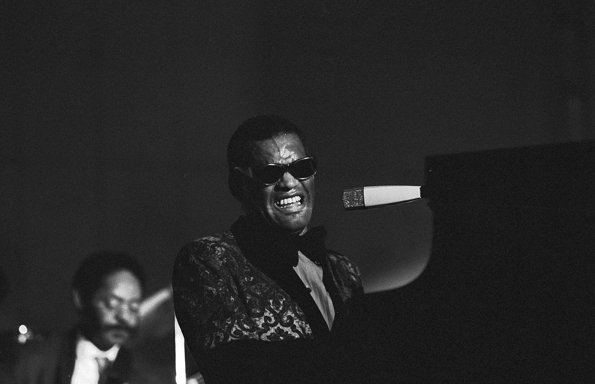 Ray Charles performing at the Musikhalle in Hamburg, September 1971. — Heinrich Klaffs, CC BY-SA 2.0 (Wikimedia Commons)
