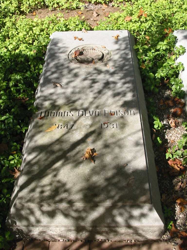 Thomas Edison's grave on the grounds of his Glenmont estate. — Binksternet, CC BY-SA 3.0 (Wikimedia Commons)