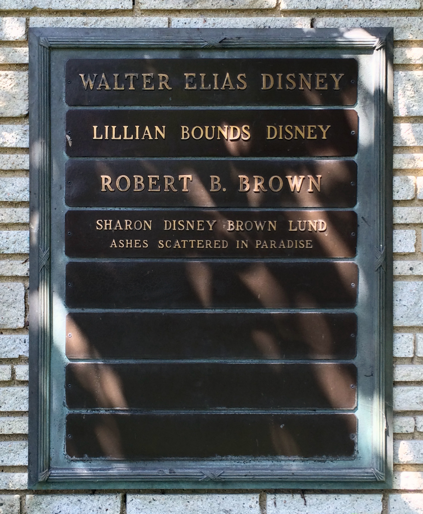 Walt Disney's grave at Forest Lawn Memorial Park in Glendale. — Arthur Dark, CC BY-SA 4.0 (Wikimedia Commons)